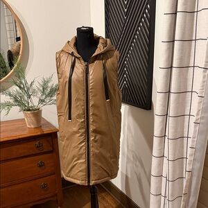 JODIFL camel polyurethane hooded vest medium
